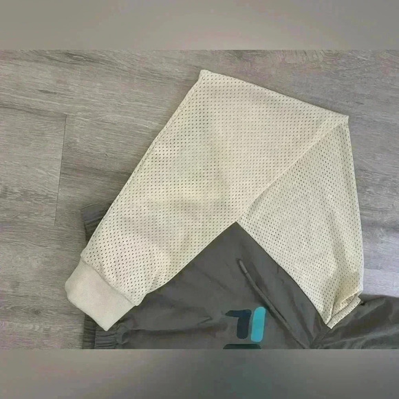 FILA Crop Hoodie Size L - Picture 2 of 8